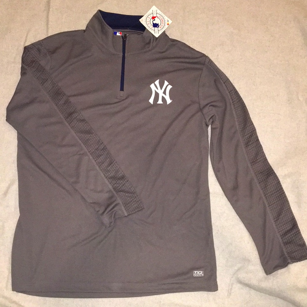 Grey Long sleeve New York Yankees half zip , new with tags